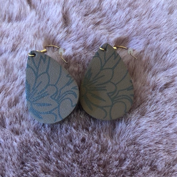 Earring bundle - Picture 4 of 4